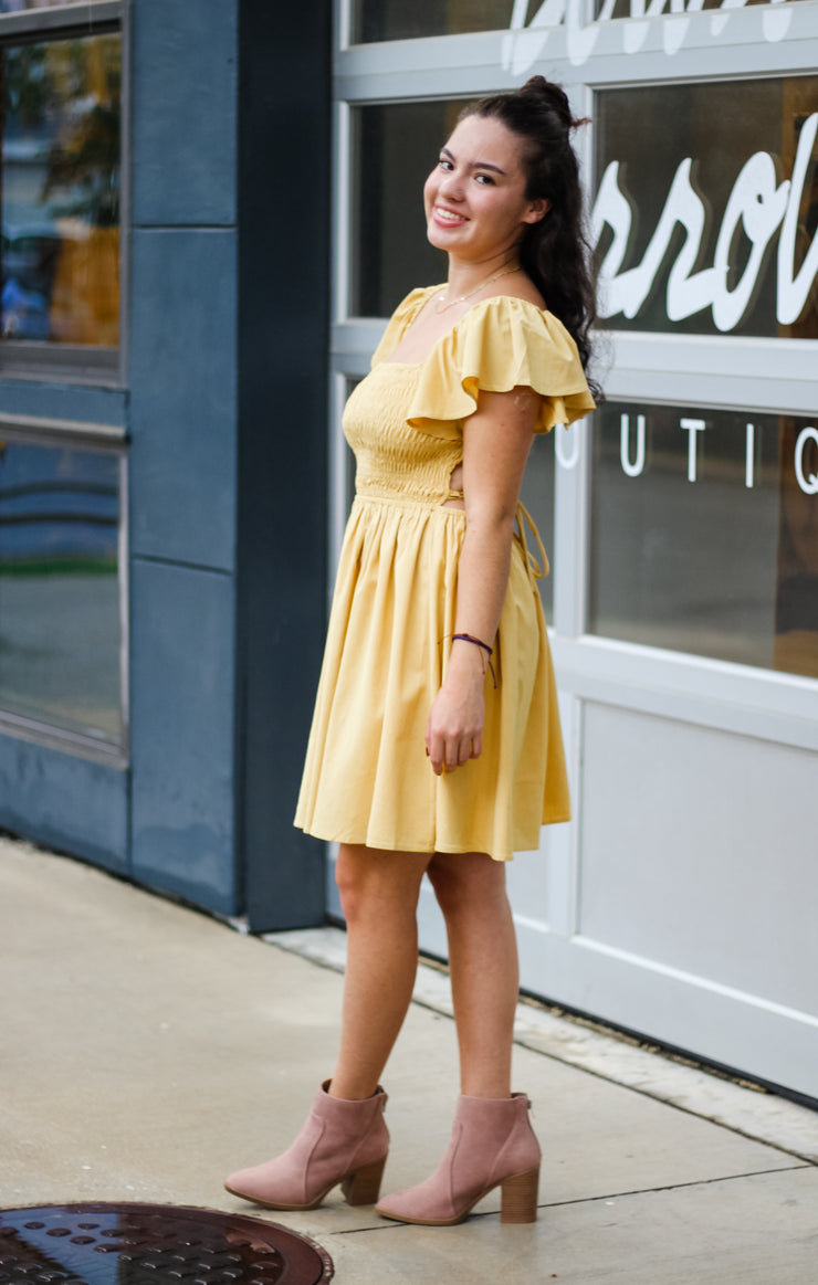 The Game Day Flutter Sleeve Mini (Gold)