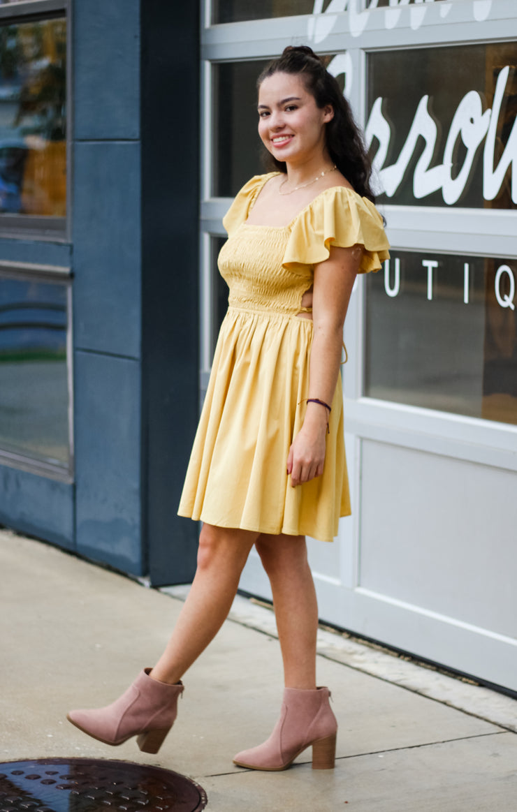 The Game Day Flutter Sleeve Mini (Gold)