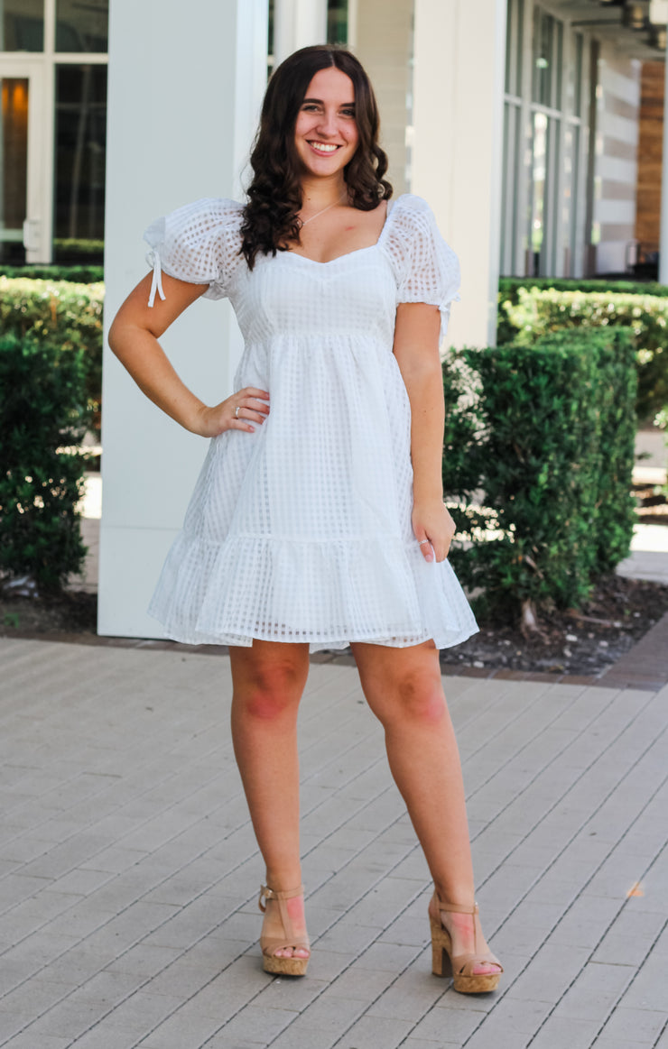 The Sweetheart Tiered Mini (White)