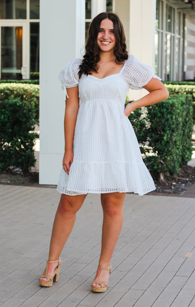 The Sweetheart Tiered Mini (White)