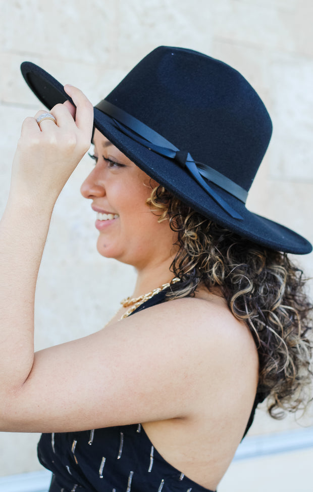 The Classic Wide Brim Hat (Black)