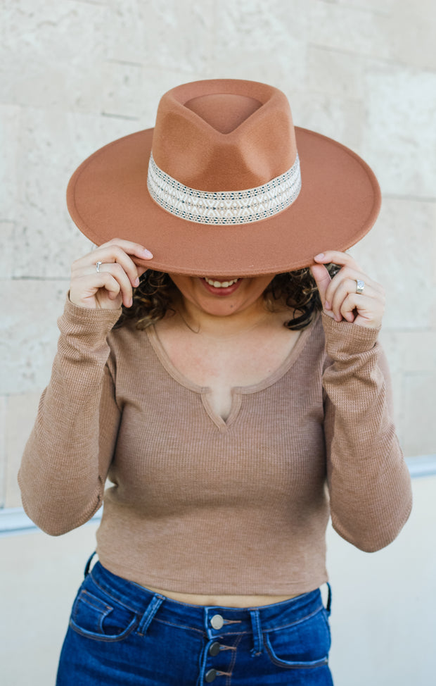 The Printed Ribbon Wide Brim Hat (Camel)