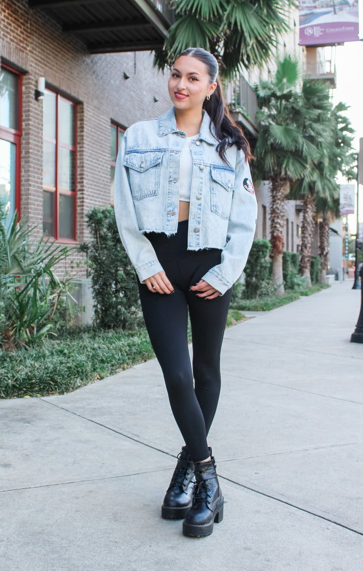 22 Fresh New Ways to Wear Black Jeans | Black jeans outfit, Jacket outfits, Black  denim jacket